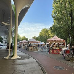 Münchner Freiheit - U-Bahn, Bus und Tram