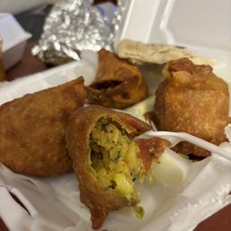 Vegetable samosa (two per order)