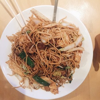 Dumpling Inn - Deluxe Chow Mein - Chinese Near Me - San Diego, California