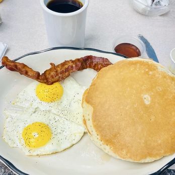 Yellow Basket - Pancake Breakfast, coffee - American Near Me - Menifee, California Yellow Basket - Pancake Breakfast, coffee - American Near Me - Menifee, California