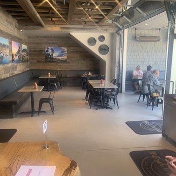 Mesa Burger - Santa Barbara - Indoor dining - Burgers Near Me - Santa Barbara, California Mesa Burger - Santa Barbara - Indoor dining - Burgers Near Me - Santa Barbara, California
