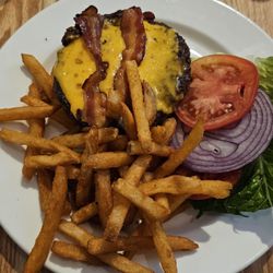 Bistro Six Five Zero - Burger.