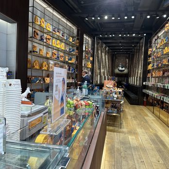 Venchi - Inside - Chocolatiers & Shops Near Me - New York, New York