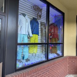 Trail & Ski - Window display