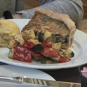 Linn's Restaurant - Quiche - American Near Me - Cambria, California
