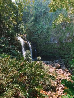 Upper Waikani Falls by null