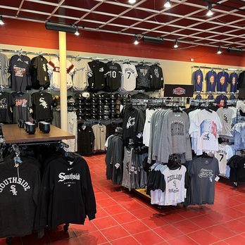 Rally House Baytowne Square - Sports Wear Near Me - Champaign, Illinois Rally House Baytowne Square - Sports Wear Near Me - Champaign, Illinois