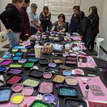 Art Glitter - Barbara showing us some tips and tricks on advanced glitter shading, during Glitter 101 class...and look at our table now!! - Art Supplies Near Me - Cottonwood, Arizona