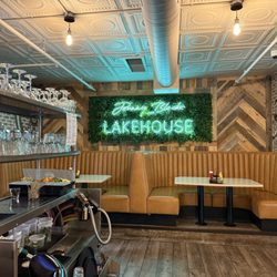Johnny Black's Lake House - Interior