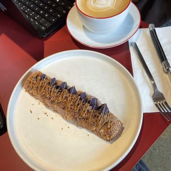 Milli by Metric - ube pastry, latte - Cafes Near Me - Chicago, Illinois
