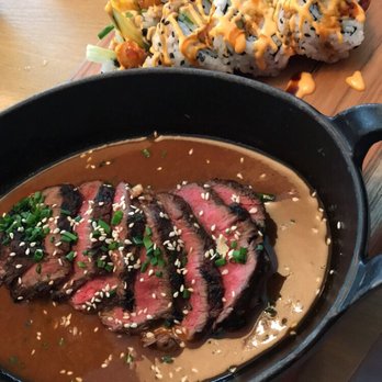 Earls Kitchen + Bar - Cocktail Bars Near Me - Plano, Texas