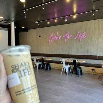 Ding Tea -  Northridge - Study areas! Very spacious - Bubble Tea Near Me - Northridge, California