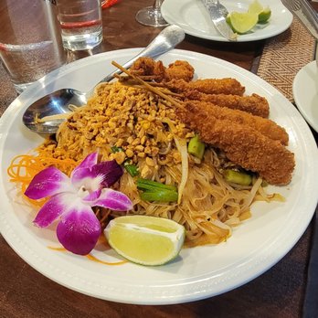 Baylee Thai Cuisine - Pad Thai - Thai Near Me - Cranston, Rhode Island