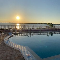 Beach Front Motel - Sunset on the pool deck