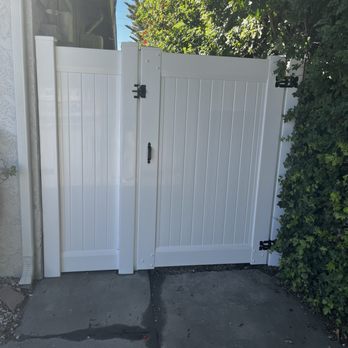 Top Notch Vinyl Fencing - New side gate. - Fences & Gates Near Me - Sun Valley, California