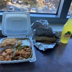 Pupuseria Jennifer - Shrimp tacos. Pretty good!