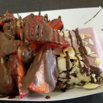 The Paleta Bar - Taro with dark chocolate and strawberries - Desserts Near Me - Albuquerque, New Mexico