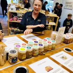 The Honey Centre - Simone,I didn't know we needed a reservation for a tour, she educated us for almost 2 hours