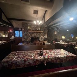 Spang's Pizza & Pasta - Neat restaurant decor.