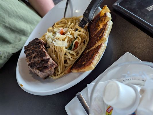 Eddie's Kitchen & Tavern by null