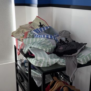 Pacific View Inn - 0 space to store anything. No closet. - Hotels Near Me - San Diego, California Pacific View Inn - 0 space to store anything. No closet. - Hotels Near Me - San Diego, California