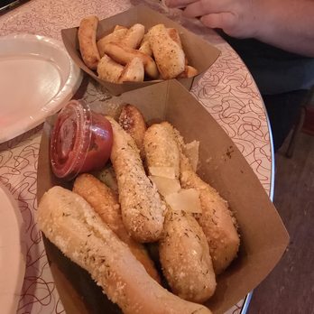 1000° Wood Fired Pizza - Pizza Near Me - Mt. Summit, Indiana