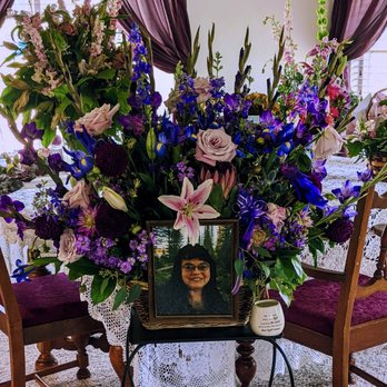 Sunflower Florist - the full masterpiece with my mom's memorial photo - Florists Near Me - Garden City, Idaho Sunflower Florist - the full masterpiece with my mom's memorial photo - Florists Near Me - Garden City, Idaho