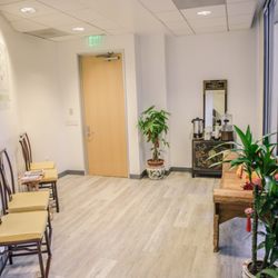 Santa Barbara Herbalist & Acupuncture - Front waiting area of the Santa Barbara Herb Clinic