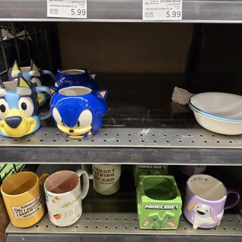 Mariano's - Fun ceramic mugs - Grocery Near Me - Northbrook, Illinois