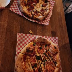 Seaboard Brewing, Tap Room & Wine Bar - Pepperoni and Caprise pizza