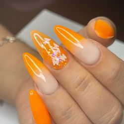 Lux Nail Spa