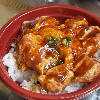 Hou Fish Market - Spicy tuna bowl with the udon combo - Poke Near Me - Honolulu, Hawaii Hou Fish Market - Spicy tuna bowl with the udon combo - Poke Near Me - Honolulu, Hawaii