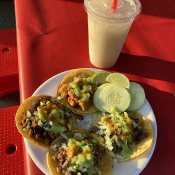 Javi's Tacos - Asada, chicken and pastor Tacos with Horchata - Food Trucks Near Me - Highland Park, California