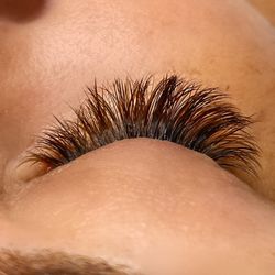 Wendybird Beauty - Custom chocolate brown volume lash set.