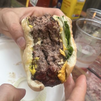 Le Tub - Medium burger - Burgers Near Me - Hollywood, Florida Le Tub - Medium burger - Burgers Near Me - Hollywood, Florida