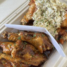 Mambo lemon pepper wings with crab! And honey lemon garlic wings! Mambo lemon pepper wings with crab! And honey lemon garlic wings!