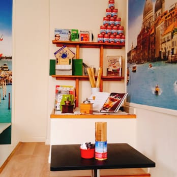 Smile Cafe Central - Interior - Cafes Near Me - Glasgow, GLG