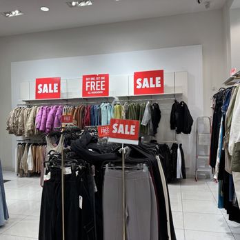 H&M - Sale area - Women's Clothing Near Me - Los Angeles, California H&M - Sale area - Women's Clothing Near Me - Los Angeles, California