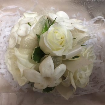 Ballard Blossom - Creamy white wristlet. Ballard Blossom saved the day for us! A week later the corsage still looks fresh! - Florists Near Me - Seattle, Washington Ballard Blossom - Creamy white wristlet. Ballard Blossom saved the day for us! A week later the corsage still looks fresh! - Florists Near Me - Seattle, Washington