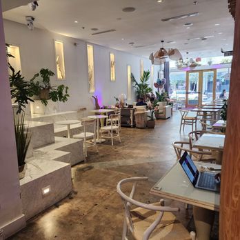 The Robinson Cocktail Lounge - Cocktail Bars Near Me - Orlando, Florida The Robinson Cocktail Lounge - Cocktail Bars Near Me - Orlando, Florida