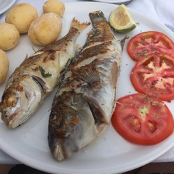 Cofradia de Pescadores - Castillo del Romeral - Frischer Fisch des Tages mit Papas arrugados