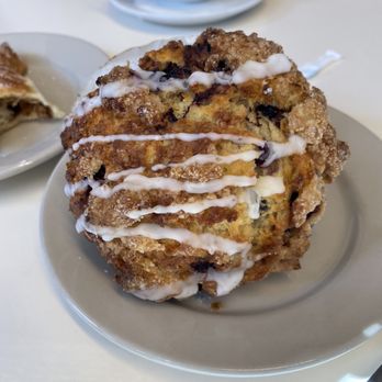 Cafe Creme - Blueberry Lemon muffin - Coffee & Tea Near Me - Bath, Maine