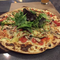 La Fabrique de Bières - Tarte flambée végétarienne (petit bémol les légumes n'étaient pas trop de saison, mais c'était bien bon !!)