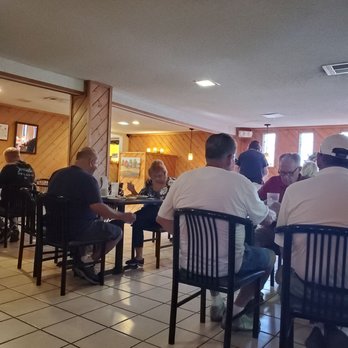 Earl's Castle - people sitting at tables in a restaurant - American Near Me - Bullhead City, Arizona Earl's Castle - people sitting at tables in a restaurant - American Near Me - Bullhead City, Arizona