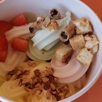Yumilicious - a bowl of yogurt and fruit - Desserts Near Me - Richardson, Texas