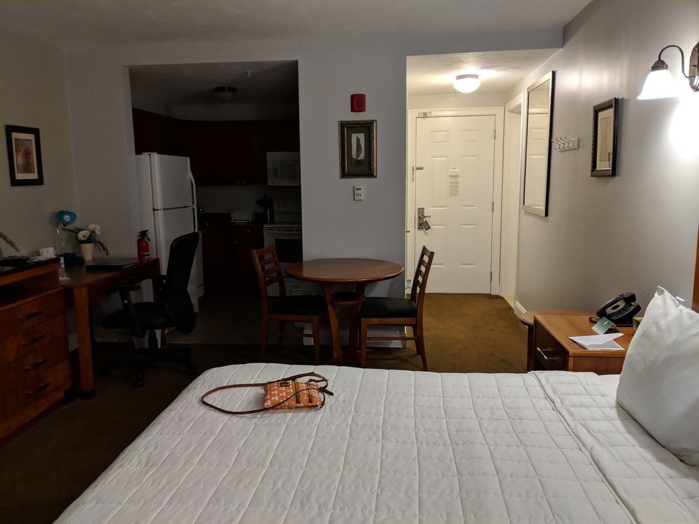 Crescent Suites Hotel
