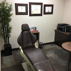 Wardell Orthodontics - Glen Ellyn consultation room