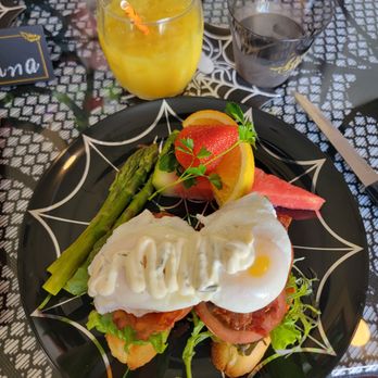 Paul's Place - Bacon eggs benedict - Breakfast & Brunch Near Me - Hilo, Hawaii Paul's Place - Bacon eggs benedict - Breakfast & Brunch Near Me - Hilo, Hawaii
