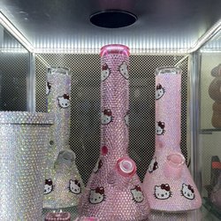 Cigarette Empire / Smoke And Vape - Custom water pipe and grinder selection
