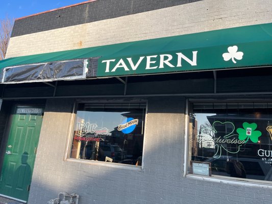 Murrays Tavern by null